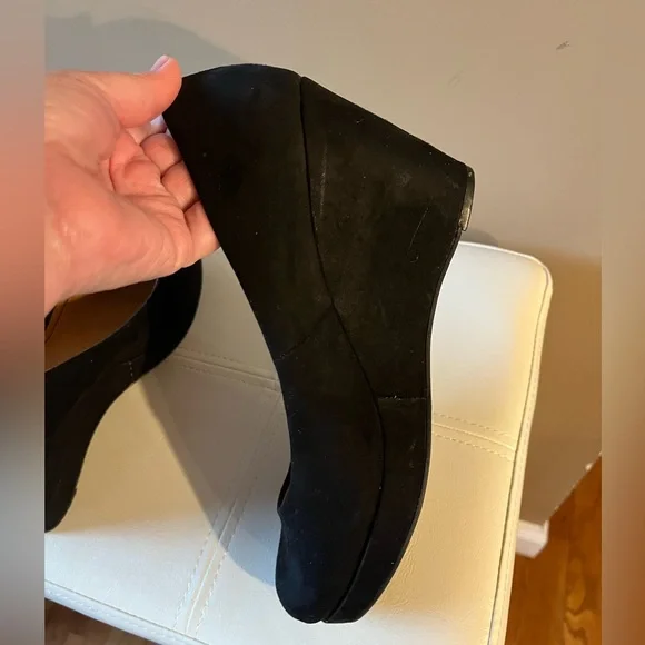 a.n.a Classic Black Wedge Shoes, Size 8 1/2 - Picture 5 of 8